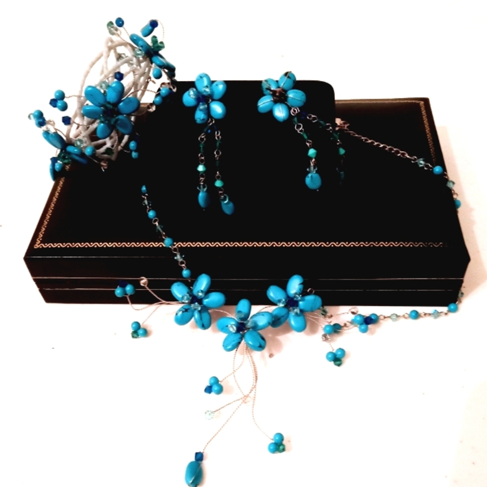 ๐ FREE GIFT INCLUDED ๐ NEW 3D Turquoise Floral Set 4 Pieces Beaded Flexible - Picture 5 of 14